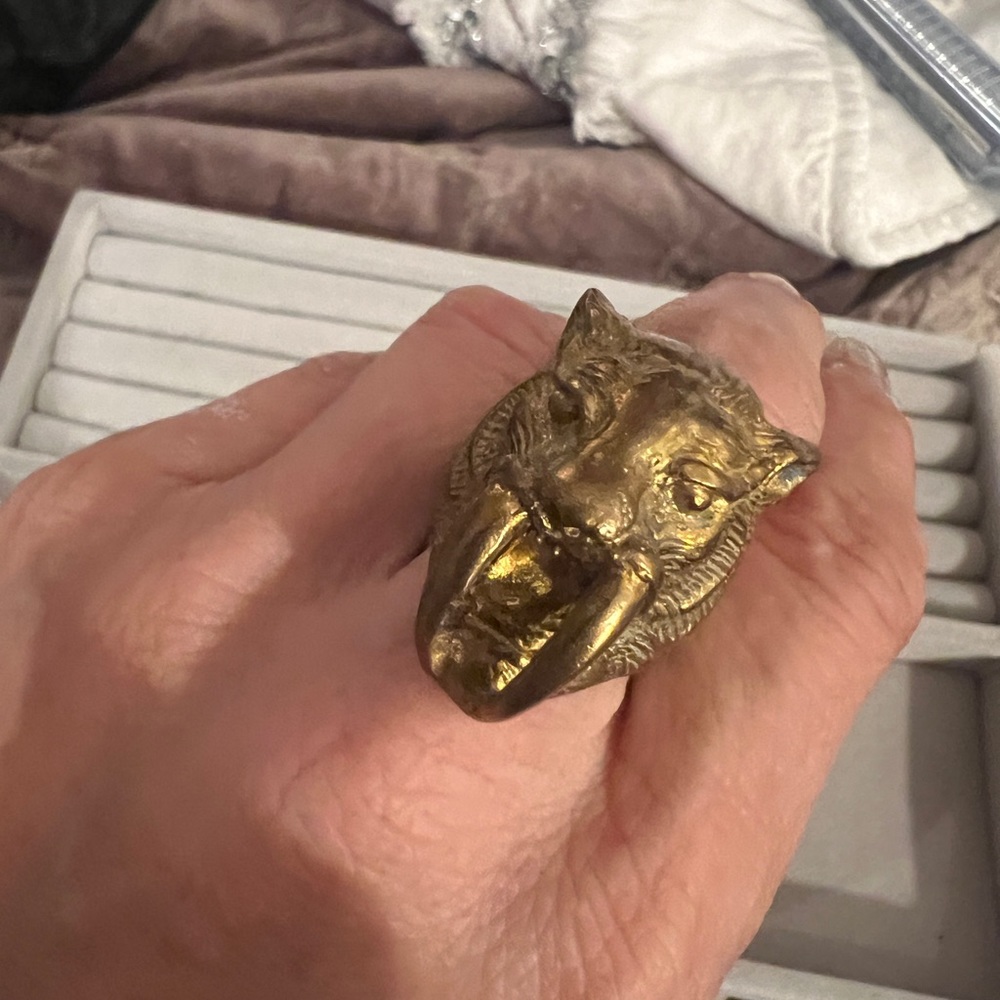 Vintage saber toothed tiger ring - hand carved size 8.5